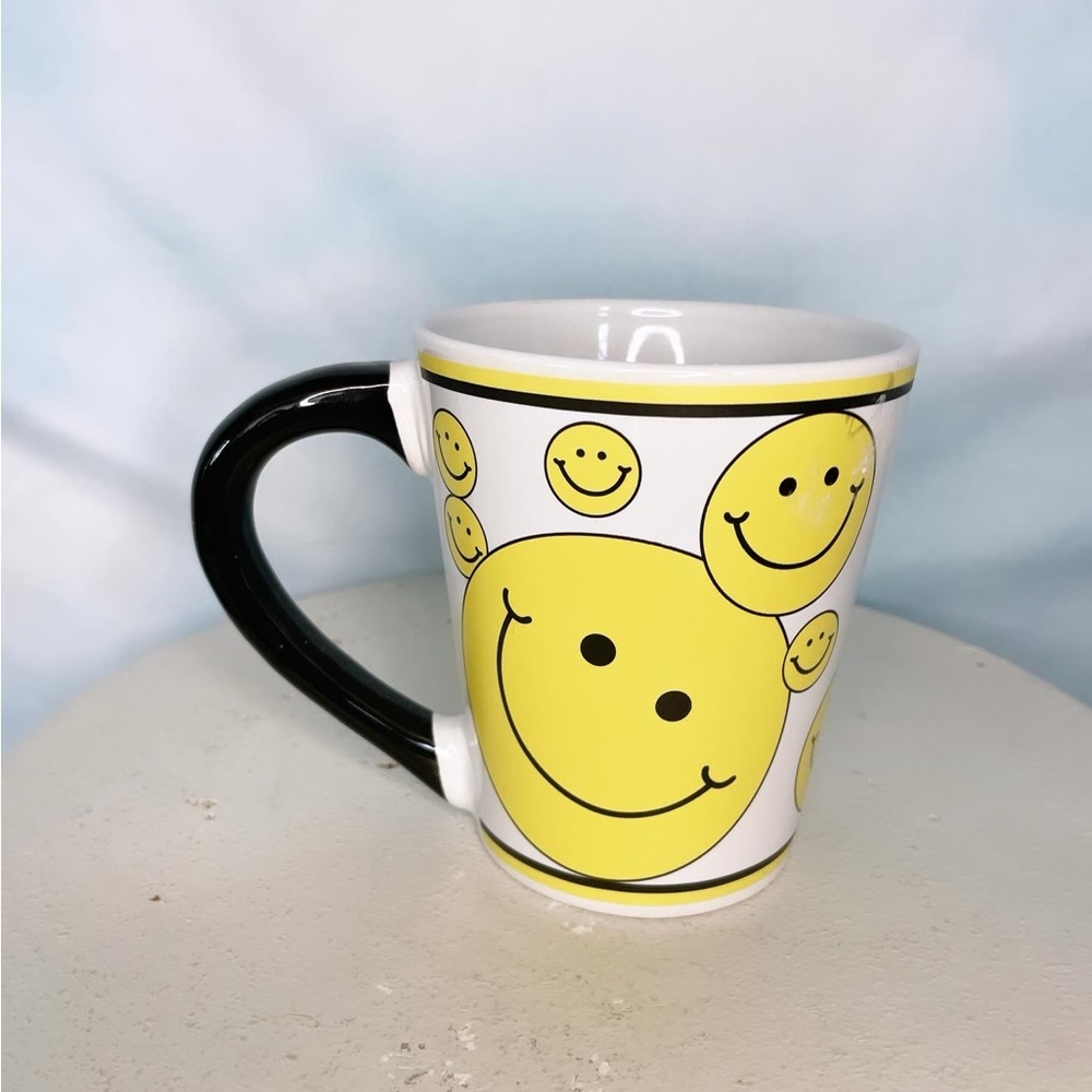 Smiley face mug - Picture 2 of 4